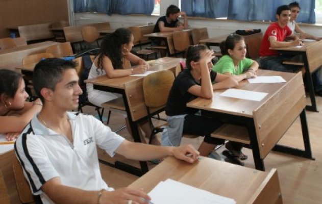 Elevii mangalioţi, plimbaţi de primărie la Tecuci